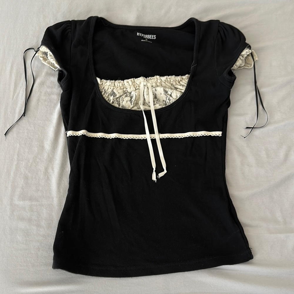 Hyperbees black and white shirt